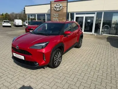 Gebraucht Toyota Yaris Connect Style 116 PS (85 kW) 2022 Karminarot metallic Kleinwagen