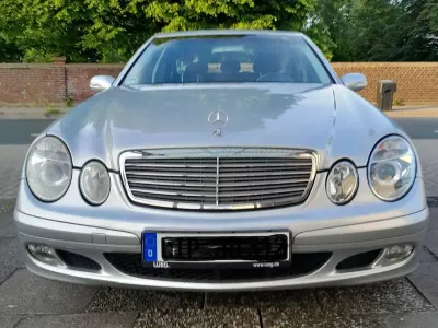 Gebraucht Mercedes E240 Classic 177 PS (130 kW) 2003 Silber Limousine