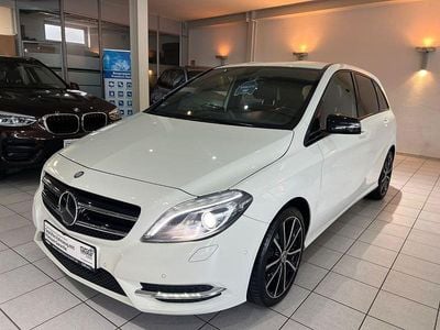 Usata Mercedes B200 156 CV (114 kW) 2012 Bianco Monovolume