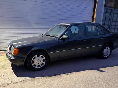 Gebraucht Mercedes E230 132 PS (97 kW) 1992 Limousine
