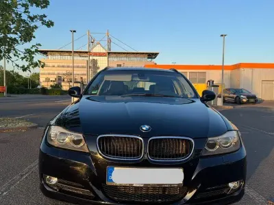 Gebraucht BMW 318 143 PS (105 kW) 2010 Schwarz Kombi
