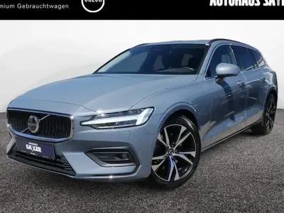 Gebraucht Volvo V60 Core 163 PS (119 kW) 2024 Grau / thunder grey (metallic) Kombi