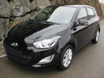 Gebraucht Hyundai i20 Style 75 PS (55 kW) 2014 Schwarz metallic Kleinwagen