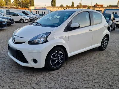 Gebraucht Toyota Aygo Cool 68 PS (50 kW) 2012 Weiß Kleinwagen