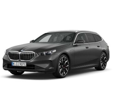 Nouă BMW 550e M Sport 489 CP (359 kW) 2026 Gri Break