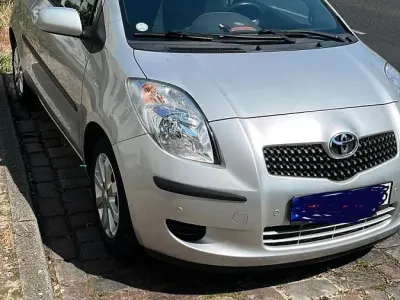 Gebraucht Toyota Yaris 87 PS (63 kW) 2007 Silber Kleinwagen