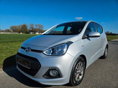 Gebraucht Hyundai i10 Intro Edition 67 PS (49 kW) 2014 Silber Kleinwagen