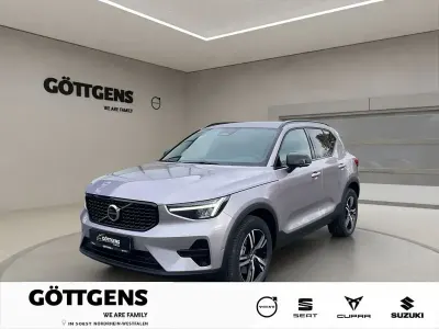 Neu Volvo XC40 Plus 197 PS (144 kW) 2026 Grau SUV