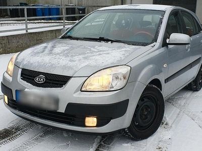 Silber Gebraucht 2006 Kia Rio Kleinwagen | 2.200 € (Etwas zu teuer)
