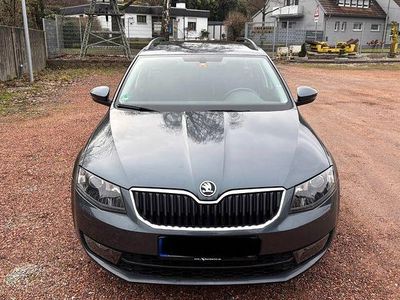 Blau Gebraucht 2016 Skoda Octavia Joy Kleinwagen | 10.000 € (Fairer Preis)