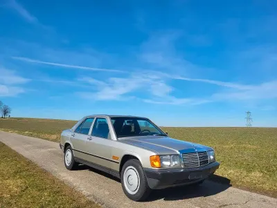 Gebraucht Mercedes 190 122 PS (89 kW) 1985 Gold Limousine