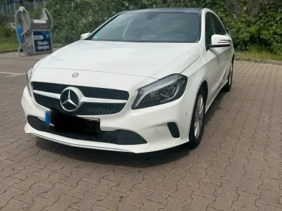 Gebraucht Mercedes A180 Style 109 PS (80 kW) 2017 Weiß Limousine