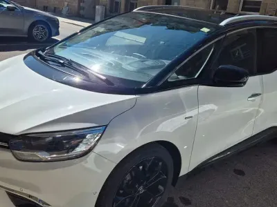 Gebraucht Renault Grand Scénic IV Black Edition 158 PS (116 kW) 2022 Weiß Van / Kleinbus
