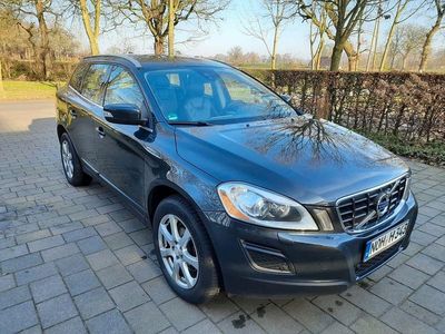 Grau Gebraucht 2011 Volvo XC60 Summum SUV | 9.500 € (Etwas zu teuer)