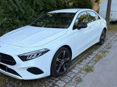 Gebraucht Mercedes A200 Progressive 163 PS (119 kW) 2023 Weiß Limousine