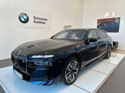 Gebraucht BMW M760e Sport Line 381 PS (280 kW) 2024 Blau Limousine