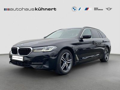 Gebraucht BMW 530e Sport Line 292 PS (214 kW) 2022 Saphirschwarz metallic Kombi