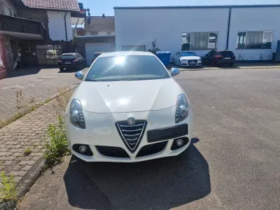 Gebraucht Alfa Romeo Giulietta Turismo 105 PS (77 kW) 2015 Weiß Kleinwagen
