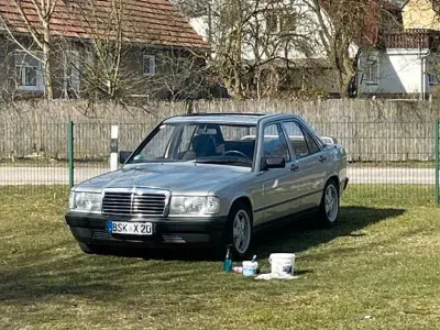 Gebraucht Mercedes 190 107 PS (78 kW) 1987 Silber Limousine