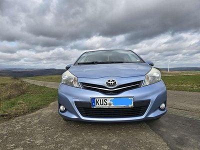 Gebraucht Toyota Yaris Edition 99 PS (72 kW) 2014 Blau Kleinwagen