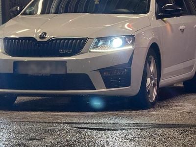 Gebraucht Skoda Octavia vRS 187 PS (137 kW) 2016 Weiß Kleinwagen