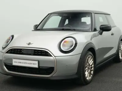 Usata Mini Cooper Favoured 156 CV (114 kW) 2024 Grigio Utilitaria