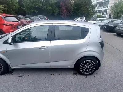 Gebraucht Chevrolet Aveo 100 PS (73 kW) 2012 Silber Limousine