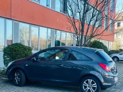 Gebraucht Opel Corsa Edition 87 PS (63 kW) 2013 Braun Kleinwagen