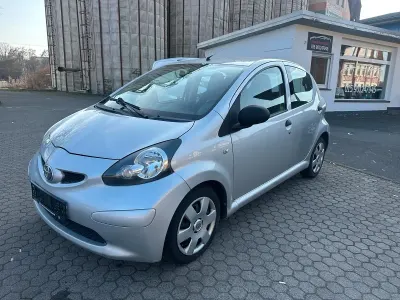 Używany Toyota Aygo Basis 68 KM (50 kW) 2006 Srebrny Hatchback