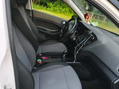 Gebraucht Hyundai i20 Edition 100 PS (73 kW) 2019 Weiß Kleinwagen
