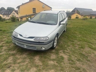 Usado Renault Laguna 120 HP (88 kW) 2000 Prateado Carrinha