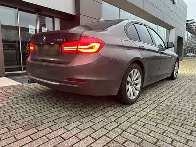 Gebraucht BMW 320 184 PS (135 kW) 2012 Braun Limousine