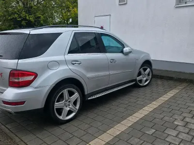 Gebraucht Mercedes ML350 231 PS (169 kW) 2010 Silber SUV