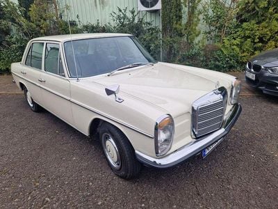Second-hand Mercedes W115 143 CP (105 kW) 1972 Alb Berlinǎ