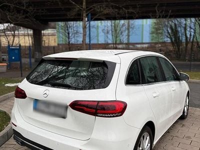 Gebraucht Mercedes B200 163 PS (119 kW) 2020 Weiß Van / Kleinbus