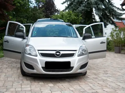 Gebraucht Opel Zafira Family 140 PS (102 kW) 2010 Silber Van / Kleinbus
