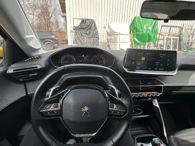 Gebraucht Peugeot 208 Allure 101 PS (74 kW) 2020 Gelb Kleinwagen
