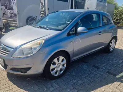 Używany Opel Corsa Edition 80 KM (58 kW) 2009 Srebrny Hatchback