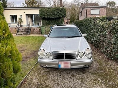 Usata Mercedes E320 Avantgarde 224 CV (164 kW) 1998 Argento Station wagon