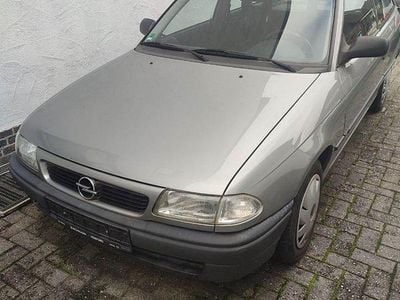 Second-hand Opel Astra 101 CP (74 kW) 1995 Gri Berlinǎ
