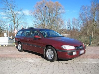Second-hand Opel Omega 211 CP (155 kW) 1994 Roșu Berlinǎ
