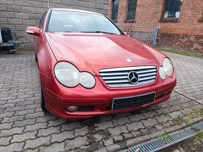 Gebraucht Mercedes C220 150 PS (110 kW) 2001 Rot Coupé