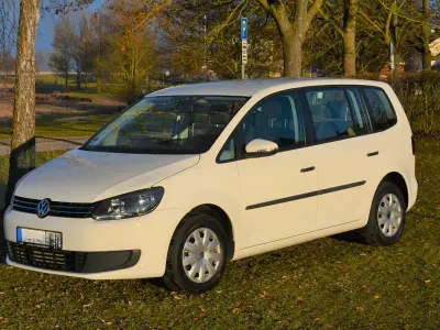 Gebraucht VW Touran Comfortline 105 PS (77 kW) 2012 Weiß Van / Kleinbus