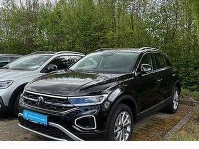 Second-hand VW T-Roc Style 150 CP (110 kW) 2025 Negru SUV