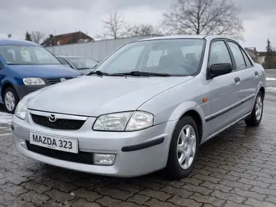 Usata Mazda 323 Comfort 88 CV (64 kW) 1998 Argento Berlina