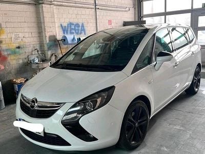 Weiß Gebraucht 2012 Opel Zafira Tourer Innovation Van / Kleinbus | 4.650 € (Fairer Preis)