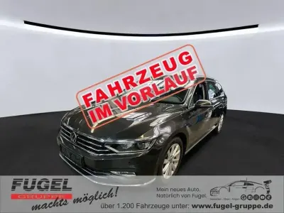 Gebraucht VW Passat Elegance 150 PS (110 kW) 2023 Mangangrau metallic Kombi