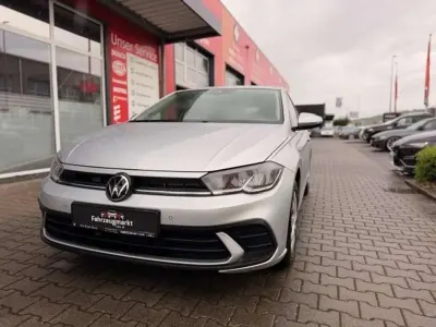 Gebraucht VW Polo Life 95 PS (69 kW) 2022 Reflexsilber metallic Kleinwagen