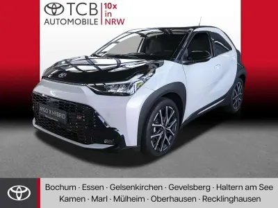Neu Toyota Aygo X Sport 116 PS (85 kW) 2026 Platinum white pearl / schwarz SUV
