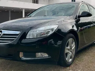 Gebraucht Opel Insignia 140 PS (102 kW) 2009 Schwarz Limousine